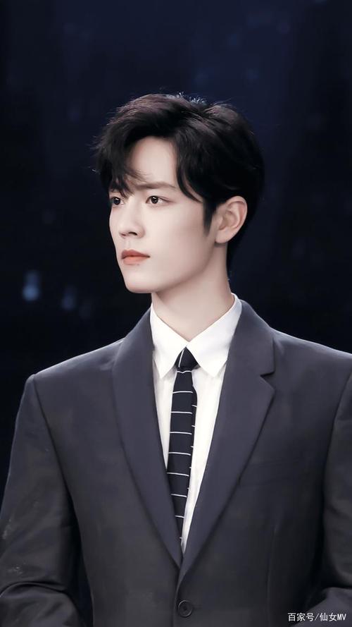 肖战登顶百科明星人气榜新一期"内地男明星榜"和"明星