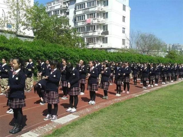 想知道校服的"前辈们"长啥样吗?