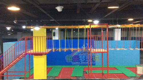 新疆喀什鑫锐峰动感蹦床公园_湖北龙人游乐设备有限