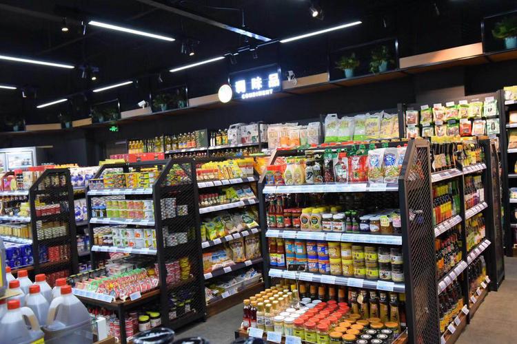 超市数千种商品琳琅满目.