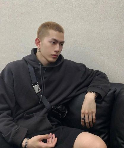 今夏最骚包发型"寸头 挑染",痞帅痞帅的!