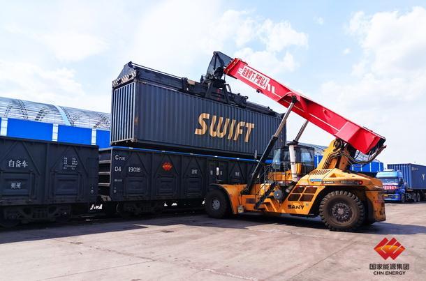 包神铁路大物流集装箱发运突破七万标箱