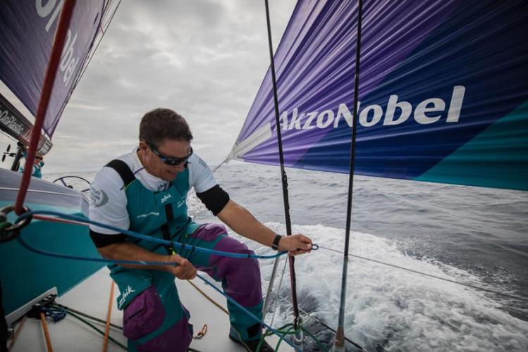 volvo ocean race leg   update: akzonobel & scallywag seize