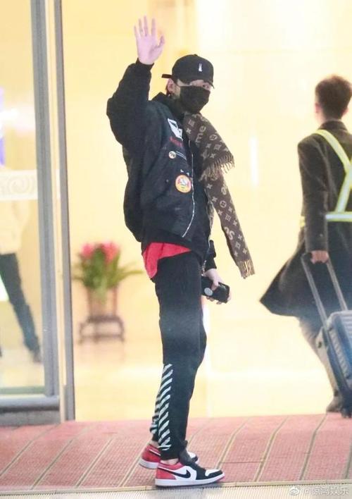 明星上脚丨排面,陈冠希与权志龙均赠送周杰伦最新nike