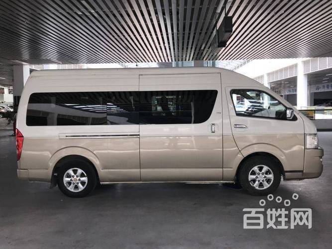 九龙金龙 15座中型客车 白/黄双色
