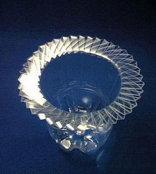 大可乐瓶变漂亮花瓶8种简单创意瓶子改造 只好请来剪刀弟弟帮我摆平