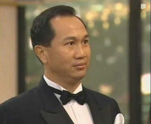 第二位:郭峰   他严格说起来是科班出身的,被人严格的训练过,演技是