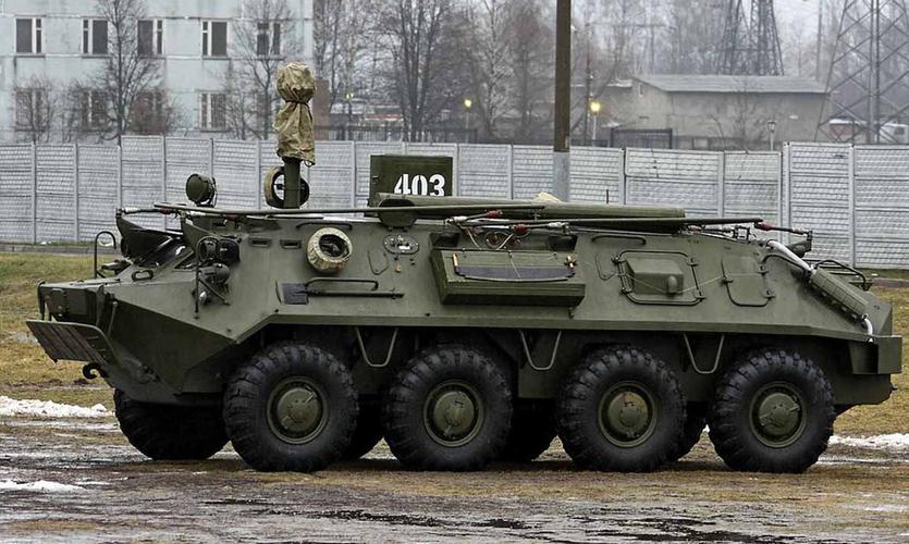 btr-60型8×8轮式装甲战车底盘.