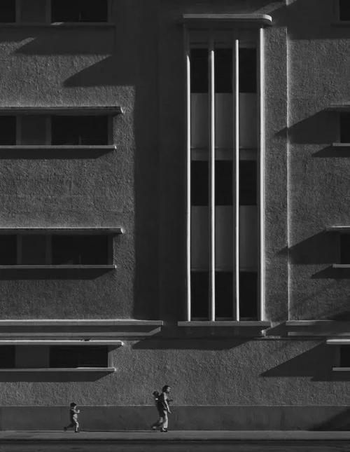 中国摄影界的"扫地僧"—何藩