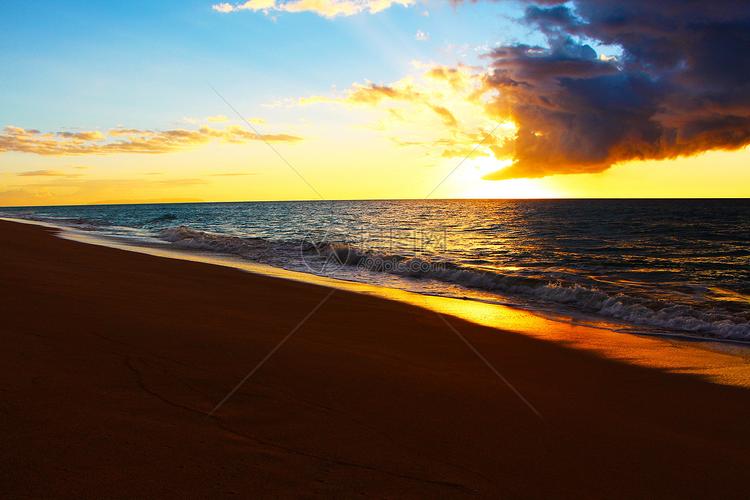 夕阳海滩美景