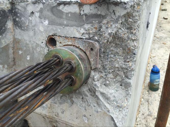 16米预制空心板梁 梁端张拉锚垫板破裂