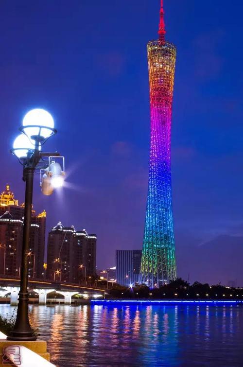 流光溢彩          珠江夜游                        在广州夏天的