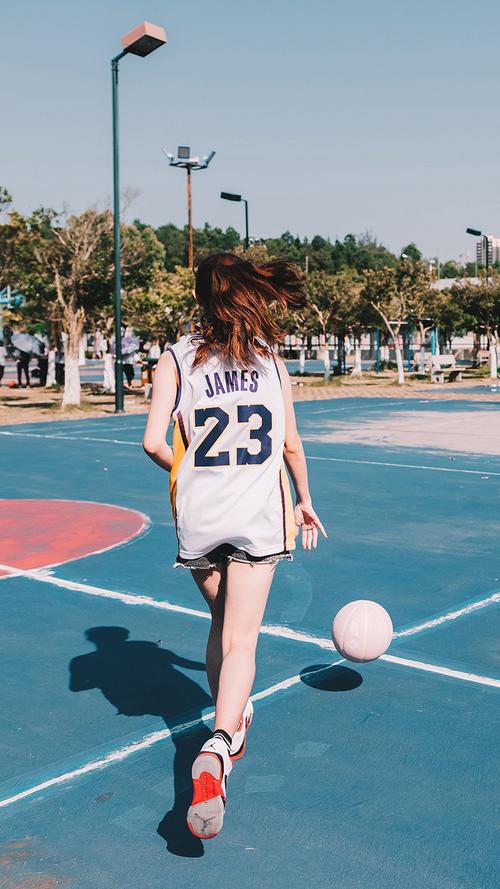 风女生头像背影 (第2页),女孩跑步背影图片唯美,球场 女孩 背影 篮球