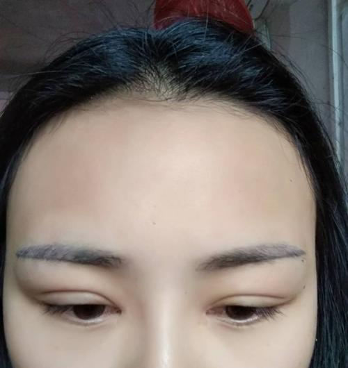 第一次纹眉,掉完痂,这个颜色正常了吗