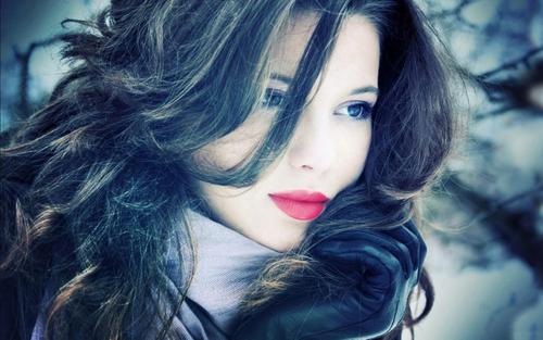 嘴唇泛红肿胀 无关干燥可能是过敏