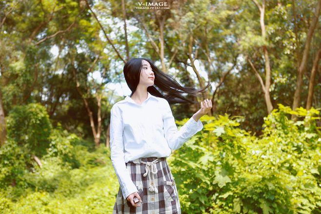 清新美女丛林户外写真