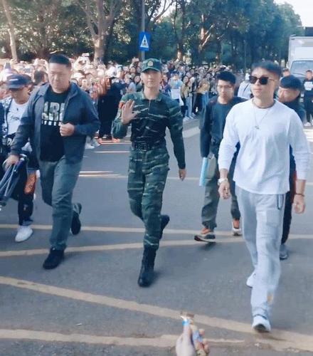 跳舞会影响身高嘛刘迦李响杨洋都挺高的