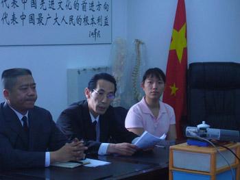研究所党支部书记齐志强(中)出席会议