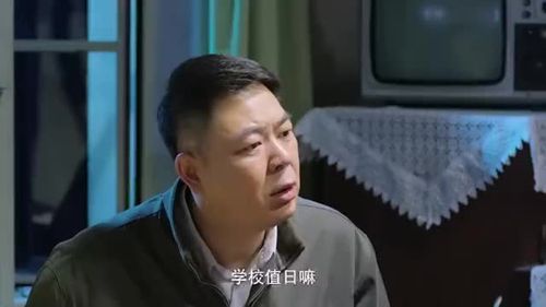 坐88路车回家,美丽灌醉老爸,趁机翻衣柜,找出户口本