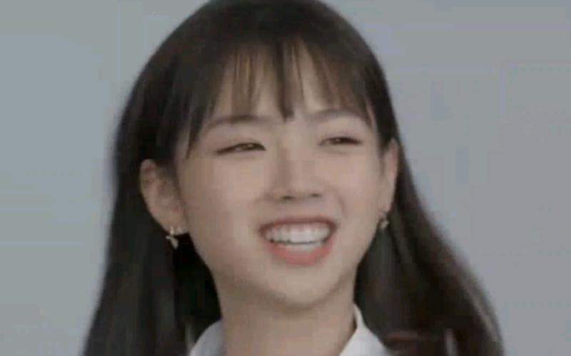 明星脸同一屋檐下褚梦娜自我介绍神似王冰冰