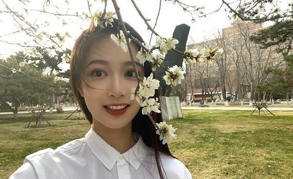 中国传媒大学美女领诵员冯琳,惊艳的背后,是杨澜点评的特质