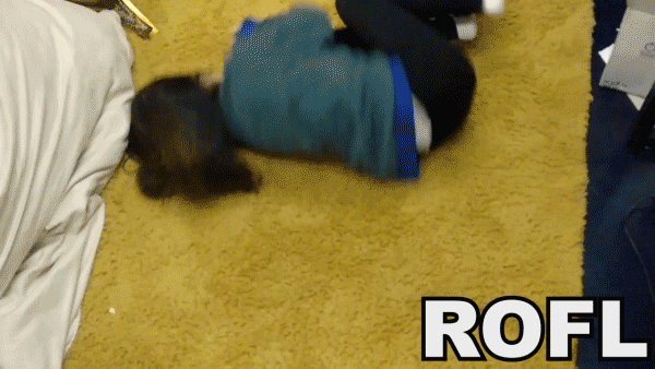 重庆外卖小哥违章打滚耍赖地面太烫几分钟起身