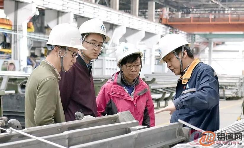 甘肃省工信委原材料处处长魏建荣军民结合处处长杨广斐来西北铝调研