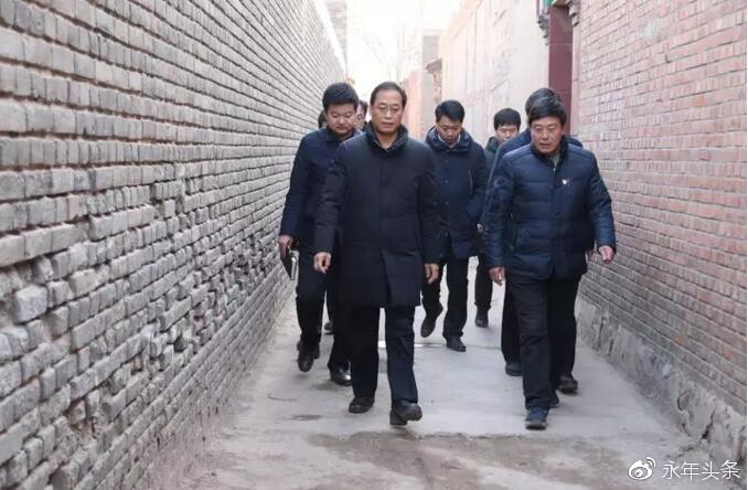 殷殷关切情,永年区领导下乡慰问贫困户和老党员