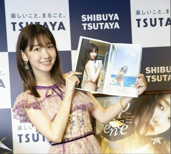 柏木由纪术复出后首次露面直播节目中与粉丝交流