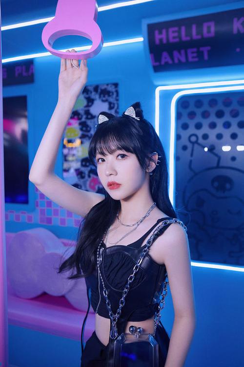 赖美云hello kitty写真甜酷十足 戴猫耳身材超赞