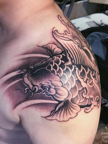 过肩鲤鱼_纹身图案手稿图片_剑锋的纹身作品集