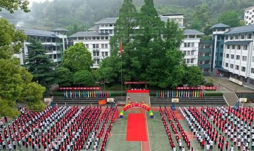 桂林龙胜中学食堂砸950万重建,今年6月动工