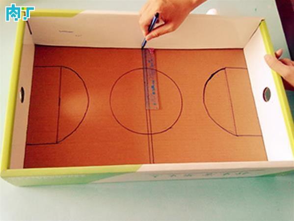 幼儿手工小制作 盒子中的足球赛玩具做法图解教程