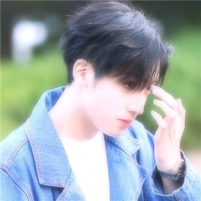 男生帅气有意境头像2019精选 表面没心没肺心里撕心裂肺