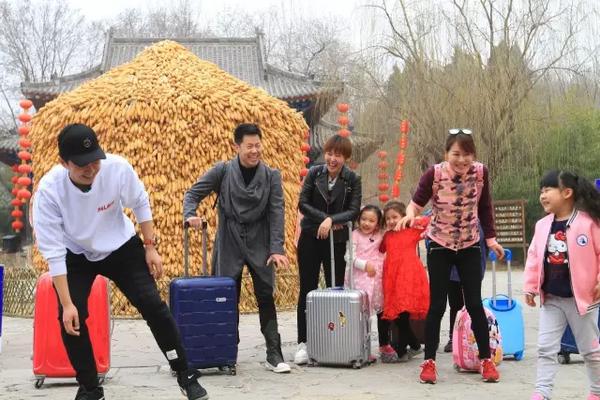 山东综艺《明星宝贝》李鑫带萌娃开启竹泉村之旅