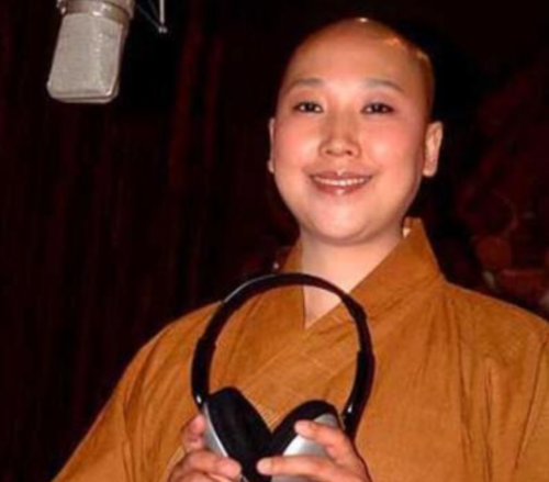 那一年,歌手李娜剃度出家,法号:昌圣!