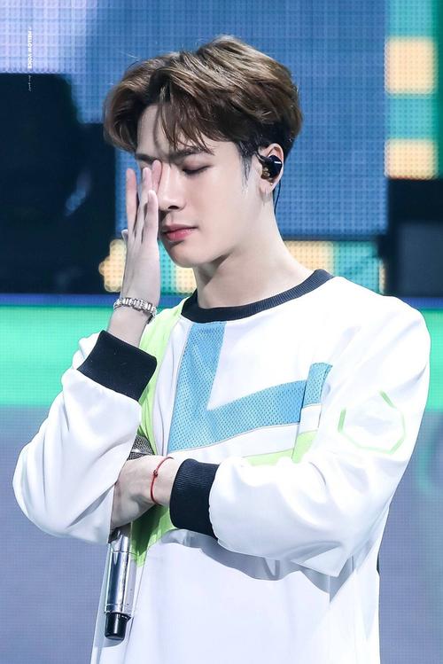 王嘉尔的什么发型是你的最爱