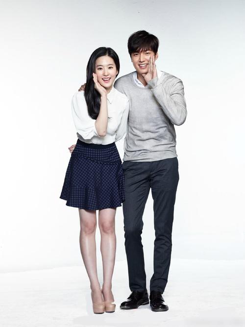 李敏镐刘亦菲牵手拍画报网友喊话在一起