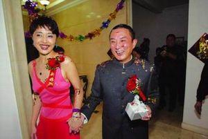 与新欢同回别墅被传曾是导演张黎第五任妻子的女演员刘蓓,昨日被曝光