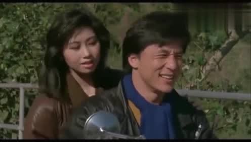 飞龙猛将:成龙这招也太坏了,开车非得让女友抱着自己!