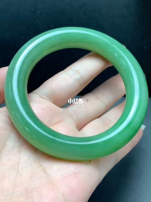 和田玉碧玉老料粉阳绿猫眼圆条手镯  色阳绿_猫眼_手镯_和田玉_时尚