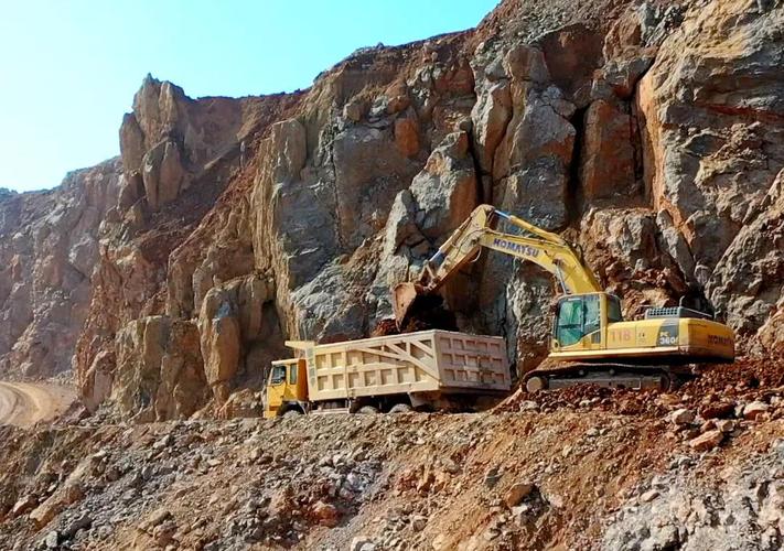 矿山开采十余载这家矿企只认小松挖掘机