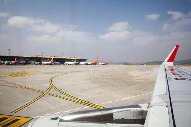 繁忙有序的昆明长水国际机场