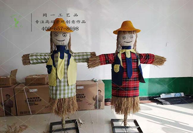 新款稻草工艺品草雕穿衣服稻草人打样
