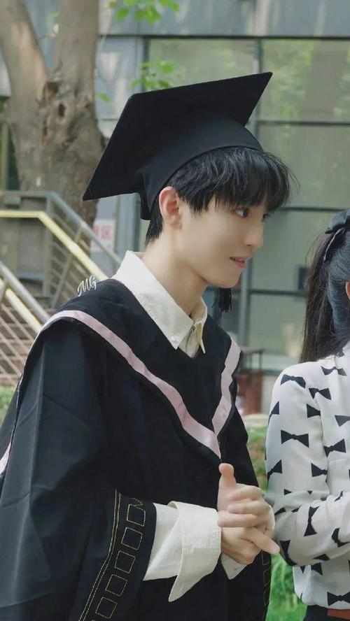 2021年了,铁血女友粉还会被21岁的王俊凯给奶到!