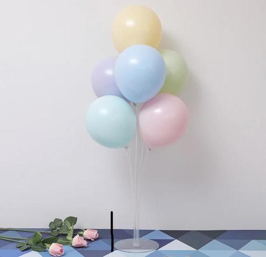 这个气球桌摆是什么颜色?