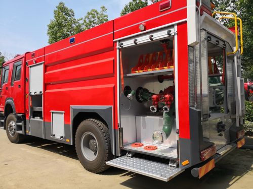 重汽豪沃8吨泡沫消防车顺利发往舟山市