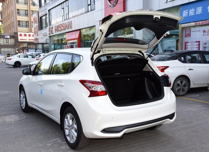 代步小车两厢骐达空间不小还省油皮实耐造自动挡才9万