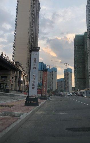 惠州北站–保利和悦华锦:在售沿街商铺11-76㎡,灵活小铺没有业态限制.