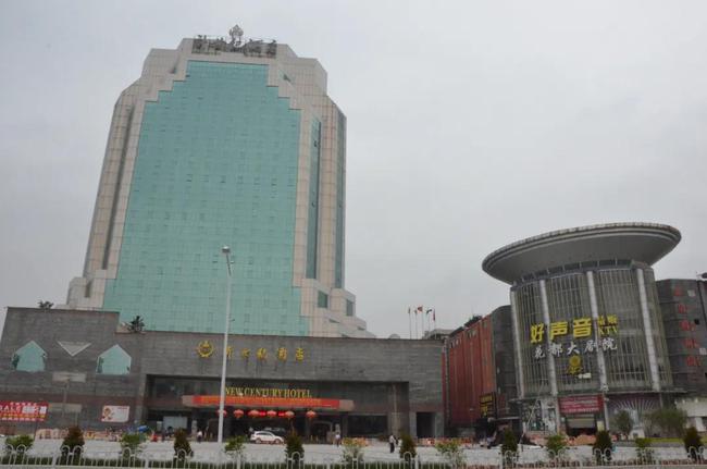 新世纪广场,承载着花都街坊的点滴回忆